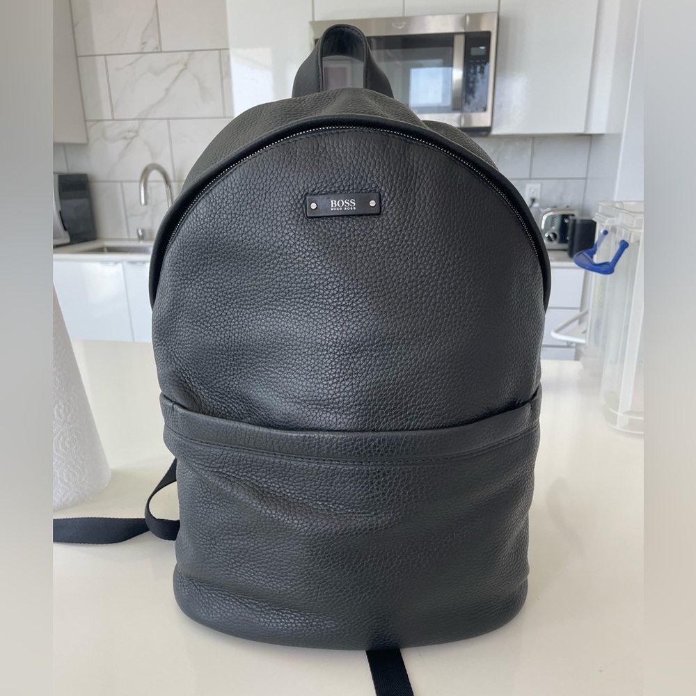 Hugo Boss luxury full leather bag. Great condition.